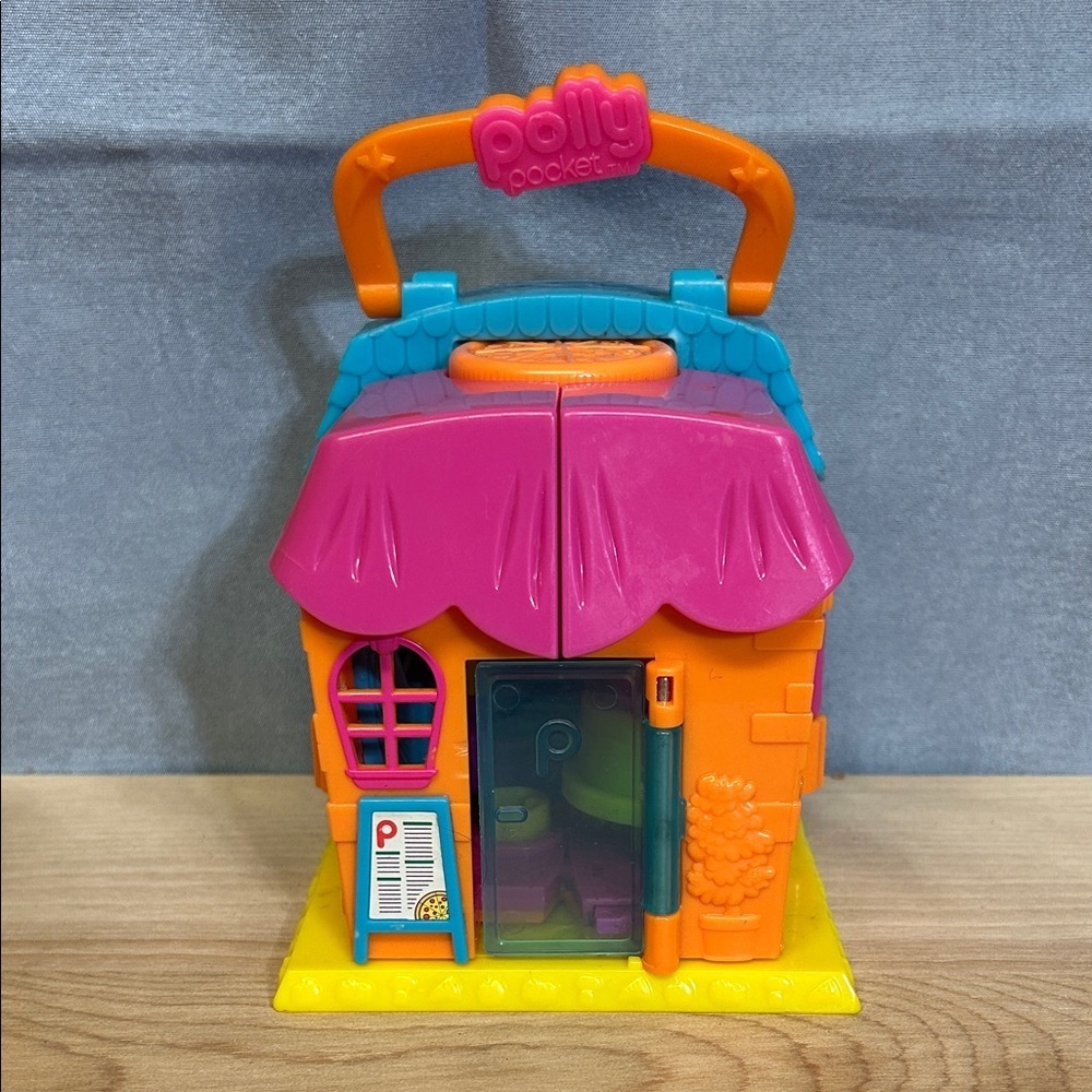 2013 Polly Pocket Pollyville Y6085 by Mattel Pizzeria Playset